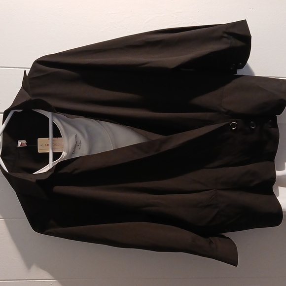 Black cross over button over top - Picture 2 of 7